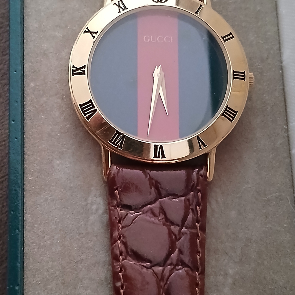 Gucci Gold Tone Watch with KINGS Brown Leather Strap and Red/Green Dial